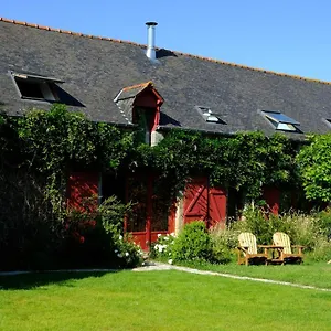 La Maison Jaune A La Janaie Guest house